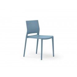 Chaise colorée simple pour enfant. Nidi Design.