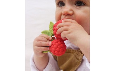 Natural rubber teething baby toy Raspberry | Petit Toi - Lausanne