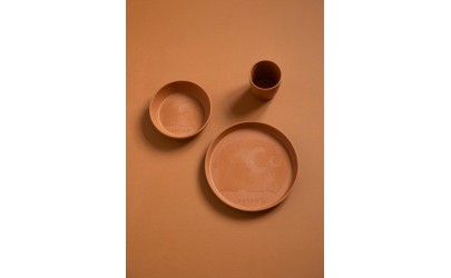 Set de vaisselle MUMS Dark Amber – SEBRA – Petit Toi