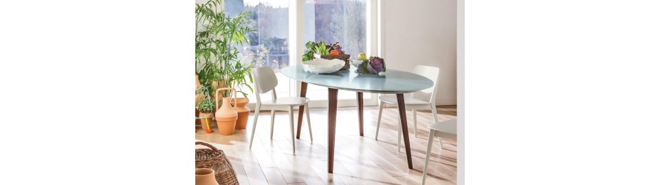 Novamobili tables and chairs - Petit Toi Lausanne